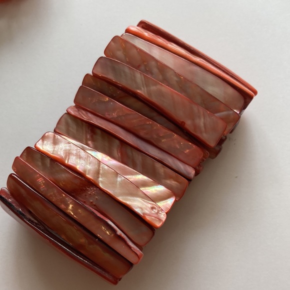 4 for $10 | Bundle of Pink Coral Chip / Shell Bracelets (2) and a necklace - Picture 4 of 8